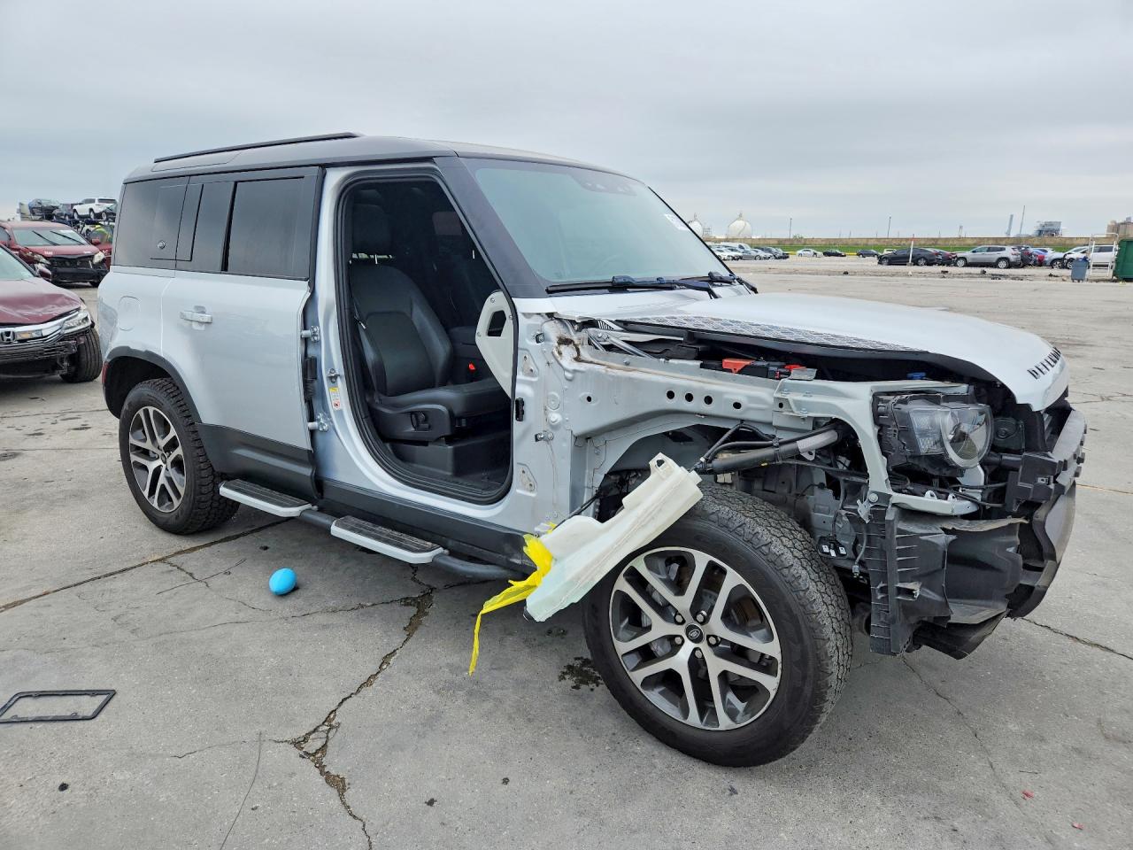 2023 LAND ROVER Defender — VIN SALEP7EU0P2192095 — photo 4